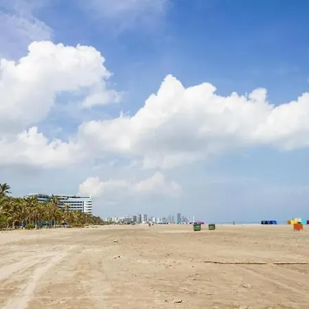 Morros Junto Al Americas Edificio Salida A Playa